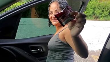 I found a friend, I gave her a ride and I put my cock in the naughty - Aline Cassia - 1 image