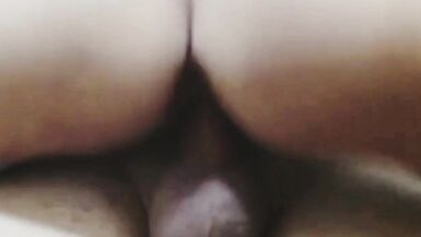 Amateur Latina avec un gros cul se fait baiser par une grosse bite ! - 2 image