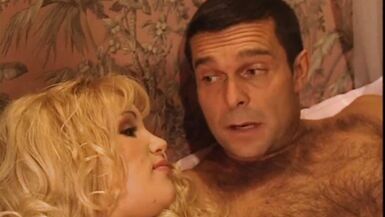 La femme de lâge dor sessaie au sexe anal