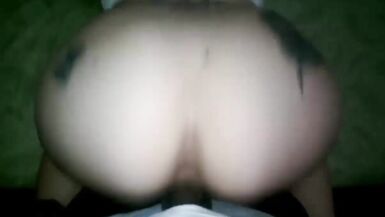 MILF tatuata alla pecorina - 2 image