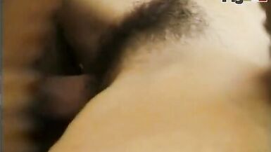 MILF toujours prête à baiser aime le sexe avec une chatte poilue toujours humide et ouverte dans la scène 03 du film Fiche con il pelo - 15 image