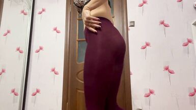 Hot MILF in pantyhose - 2 image