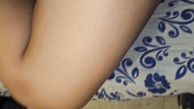 Mature lets me masturbate with her and I end up on her tits - 3 image