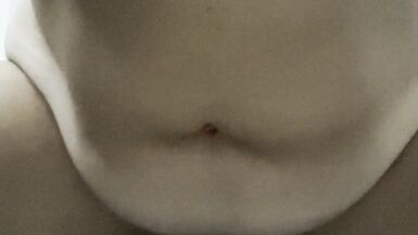 Baiser ma chatte mouillée et frotter mon clito, jouir pendant que je joue avec mes énormes seins. - 10 image