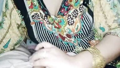 Desi MILF ev yapımı sıcak seksi ev hanımı seks videosu, hintli ev hanımı lanet, güzel karısı ki chudai - 2 image