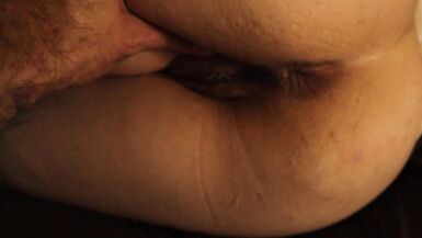 Sexo no planeado compartiendo cama entre el hijastro y su madrastra - 3 image