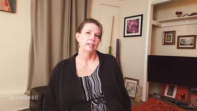 La femme mûre dun pasteur séduit un membre inexpérimenté et nouvellement marié du troupeau de son mari absent. La femme du pasteur. - 11 image