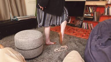 La femme mûre dun pasteur séduit un membre inexpérimenté et nouvellement marié du troupeau de son mari absent. La femme du pasteur. - 8 image