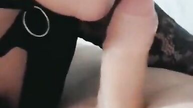 Tengo mis grandes tetas fuera y chupar la polla - 10 image