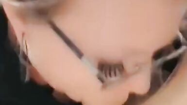 Tengo mis grandes tetas fuera y chupar la polla - 8 image