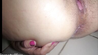 MILF anal squirting fresh milk enema - 2 image