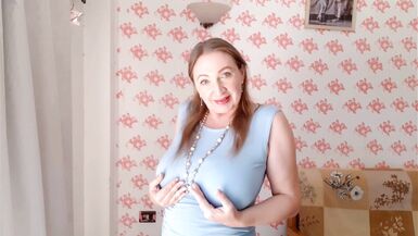 Huge natural tits and pussy closeup masturbation by MariaOld milf - 2 image