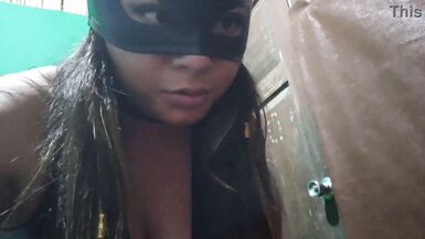 La belle-fille séduit son beau-père avec un porno fait maison et une lingerie en cuir très sexy, je suis très excitée et jai un immense désir dêtre baisée par un gros pénis. - 5 image