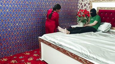 Empregada doméstica indiana seduzida e fodida com força pelo dono da casa - 2 image