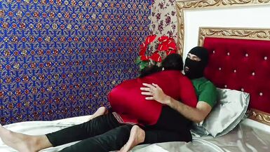 Empregada doméstica indiana seduzida e fodida com força pelo dono da casa - 5 image