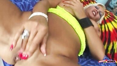 Mowing her big blonde pussy down is the only thing this hung guy really wants - 3 image