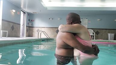 La brosse à dents dans la piscine - 11 image