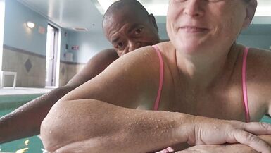 La brosse à dents dans la piscine - 15 image