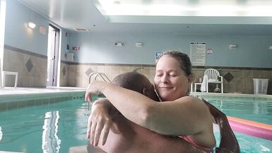 La brosse à dents dans la piscine - 4 image