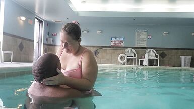 La brosse à dents dans la piscine - 8 image