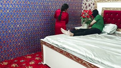 Пакистанская горничная на языке урду соблазняет и жестко трахается с мальчиком-хозяином дома - 2 image