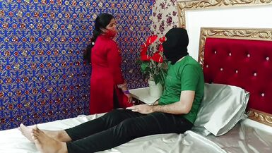 Пакистанская горничная на языке урду соблазняет и жестко трахается с мальчиком-хозяином дома - 3 image