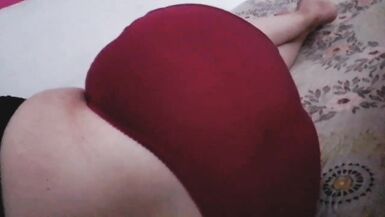 I find my stepmother in her underwear and I masturbate with her giant ass - 7 image