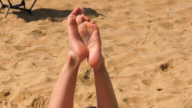 Public Beach pussy and feet closeups - 12 image