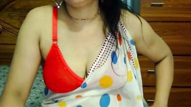 Ragazza indiana che mostra le tette - 7 image