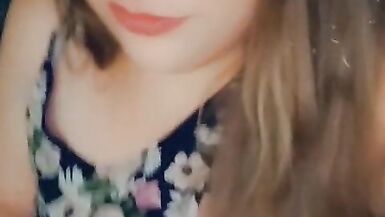 Muhteşem tombul kız meme flaşı ve gülümseme