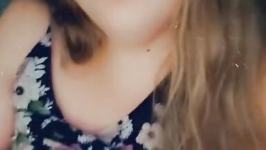 Splendida ragazza paffuta tetta flash e sorriso - 14 image
