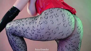 Kıvrımlı MILF Arya Grander ve Kauçuk Catsuit Fetişini İğneleyin - 1 image