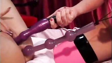 İç çamaşırı giymiş büyük memeli sürtükler götlerine ve göt deliklerine dildo sokuyor - 6 image