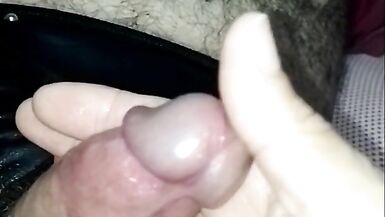 Stasera il mio ragazzo si è fatto un regalo e mi mostra il suo delizioso cazzo che non riesco a smettere di succhiare così bene come faccio. Ti piace - 6 image