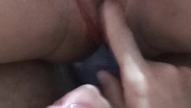 Le mari se fait masser la chatte humide avec de lhuile sur la bite du mari, qui sexcite et envoie sa femme chaude sasseoir sur le rouleau et jouit beaucoup. - 12 image