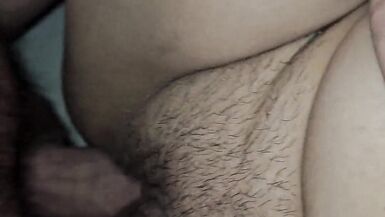 Un voisin inexpérimenté essaie mon nouveau jouet