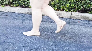 Jamdown26 - Stranger approached me in parking lot and started eating my pussy after I fell for his made-up story (hijab Milf) - 5 image
