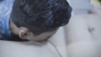 Un ragazzo viene sedotto dalla vista delle sue grandi tette - 6 image