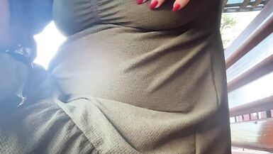 milf sans culotte en public