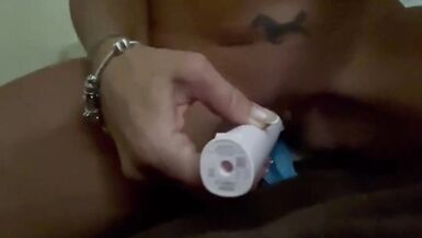 Jane liebt ihre Zahnbürste