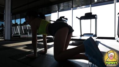 Güzel Asyalı milf ile spor günü - 3 image
