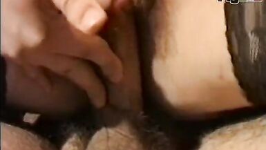 MILF sexy, en chaleur, aimant le sexe, avec une chatte chaude et humide dans la scène 04 du film La tettona dal pelo folto - 10 image