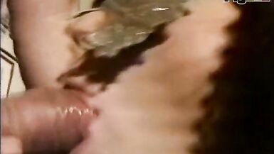 MILF sexy, en chaleur, aimant le sexe, avec une chatte chaude et humide dans la scène 04 du film La tettona dal pelo folto - 14 image