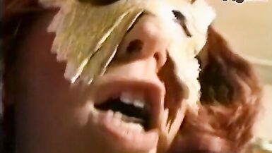 MILF sexy, en chaleur, aimant le sexe, avec une chatte chaude et humide dans la scène 04 du film La tettona dal pelo folto - 6 image