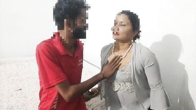 Desi Indian Modern Milf Bhabhi Gets Fucked With Facial By Pizza Delivery Boy - 6 image