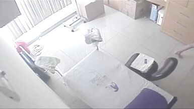 Sexe réel. Cabinet gynécologique. Médecin gynécologue baise patiente MILF nue et sperme dans chatte Cumshot. masturbation de la chatte. MILF - 2 image