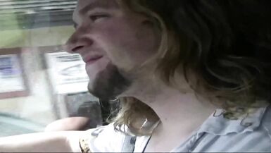 Milf latina rimorchiata in garage - 2 image