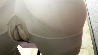 HOSPITAL GIRL LOCKS IN THE BATHROOM AND SHOWS HER BIG ASS - 4 image