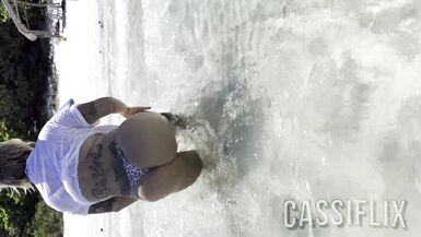My beach tennis teacher couldn't stand seeing my big ass and had a hard-on during class! - 5 image