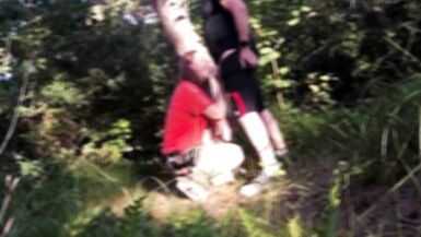 UDA La calda casalinga Milf viene scopata duramente fuori nel bosco - 7 image